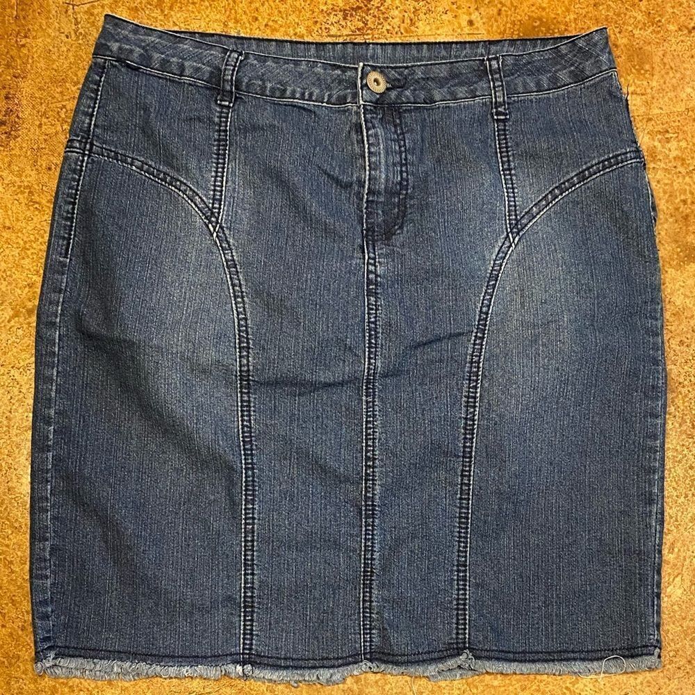 PASSPORTS dark wash raw hem seamed denim‎ mini jean skirt